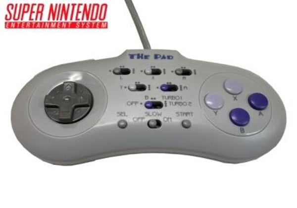 Innovation Super Game Pad ("The Pad"), un mando de terceros diseñado para la consola Super Nintendo (SNES).