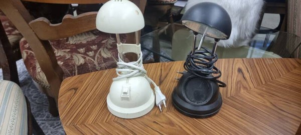 Schwarze oder weisse Schreibtischlampe mit verstellbarem Kopf