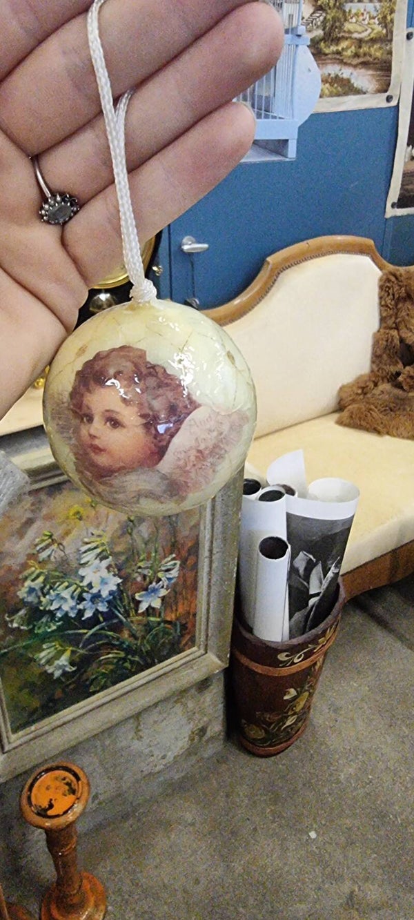 Nostalgische Weihnachtskugel mit Engelsmotiv – Vintage-Stil