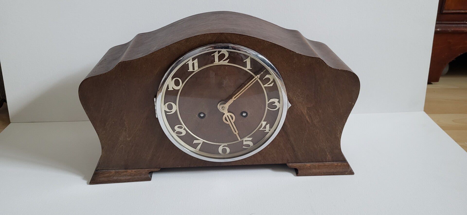 Antike Kaminuhr mit Schlagwerk