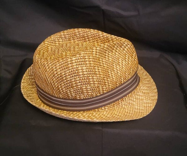 Leichter Strohhut