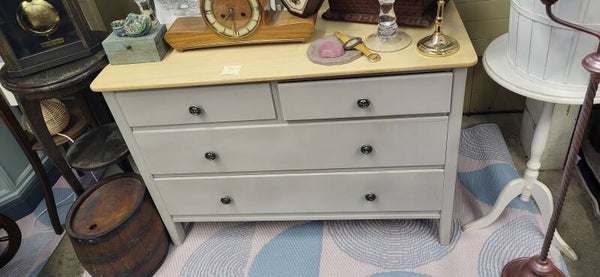 Restaurierte Vintage-Kommode