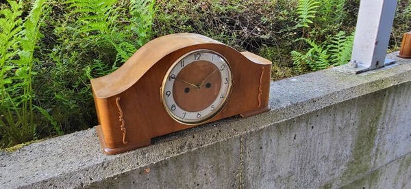 Vintage Kaminuhr / mechanische Tischuhr aus Holz