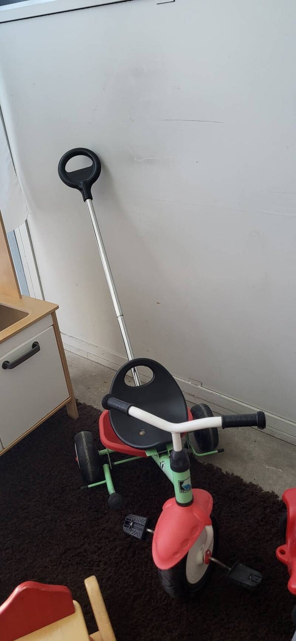 Kinder-Dreirad mit Schiebestange