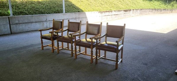 8 rustikale Eichenholz-Stühle mit Armlehnen – Vintage / Landhausstil