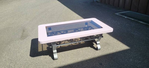 Upcycling Couchtisch mit Schmiedeeisen und Rauchglas