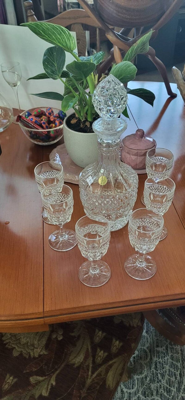 Edles Kristallglas-Set mit Karaffe und 6 Gläsern