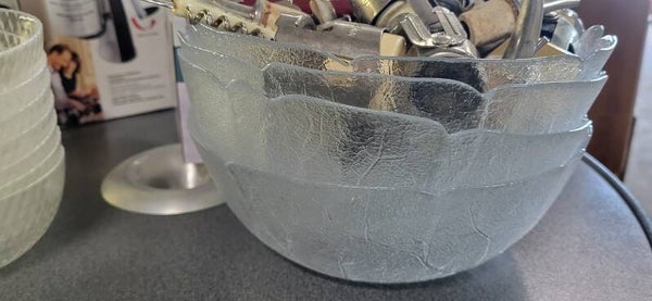 4 dekorative Glasschalen mit Blattstruktur
