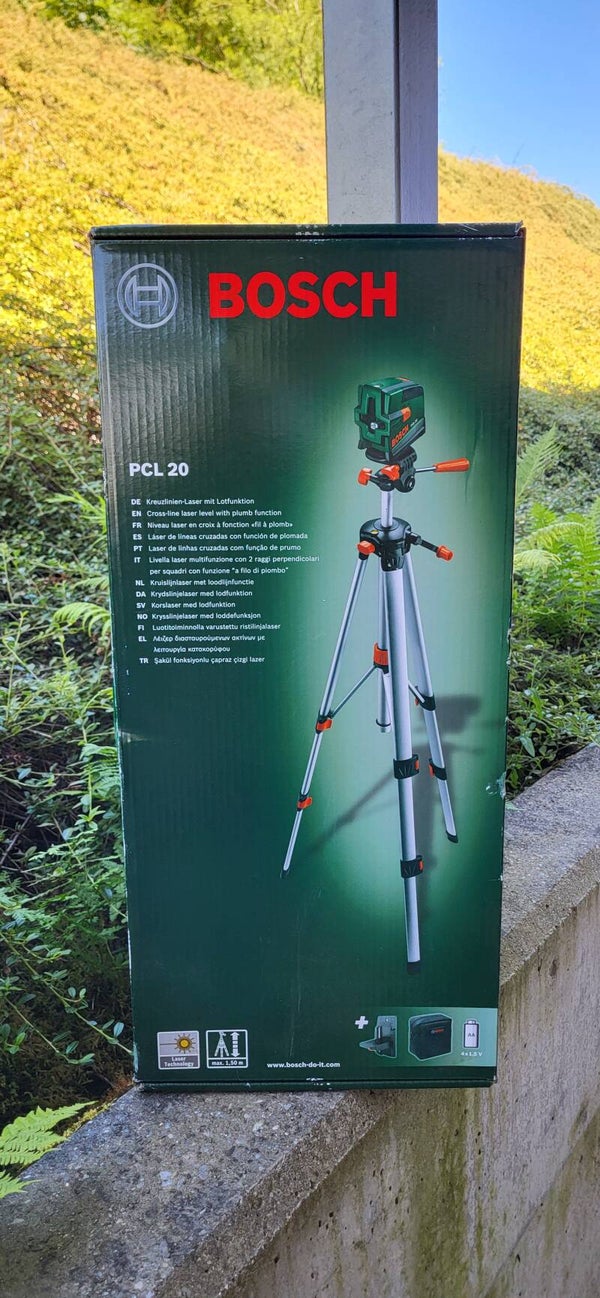 Bosch PCL 20 Kreuzlinienlaser mit Lotfunktion, inklusive Stativ und Transporttasche.