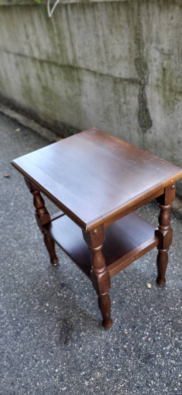 Massivholz Beistelltisch / Lampentisch mit Ablage – Landhausstil