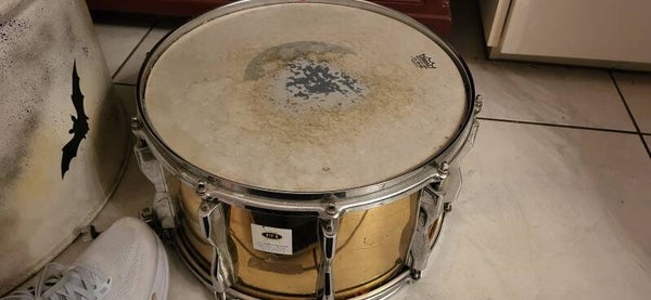 PDP (Pacific Drums & Percussion) Snaredrum mit einem Messingkessel (Brass)