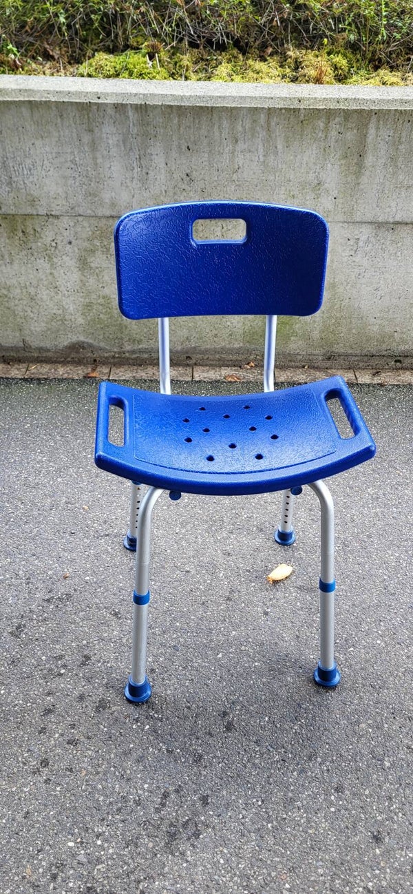 Höhenverstellbarer Duschstuhl / Badestuhl mit Rückenlehne
