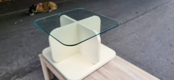 Moderner Glas-Beistelltisch mit Ablagefächern – Weiss