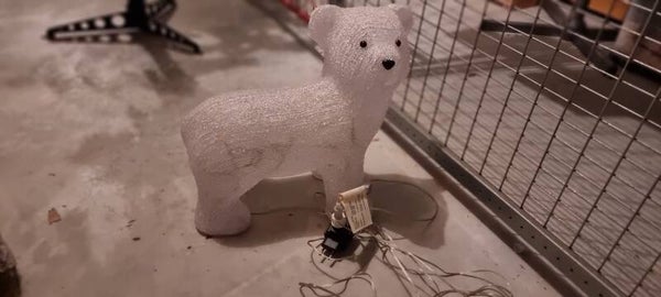 Grosser beleuchteter Eisbär aus Acryl – Weihnachtsdeko