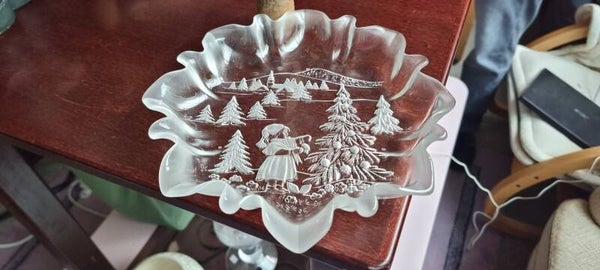 Weihnachtliche Glasschale mit Wintermotiv – Reliefglas