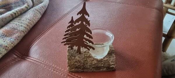 Rustikaler Teelichthalter mit Tannenbaum