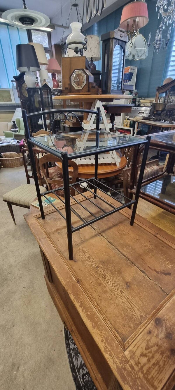 Vintage-Beistelltisch aus Metall mit Glasplatte