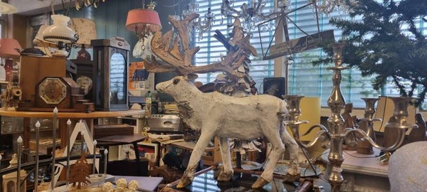 Dekotannenbaum und Hirsch aus Holz