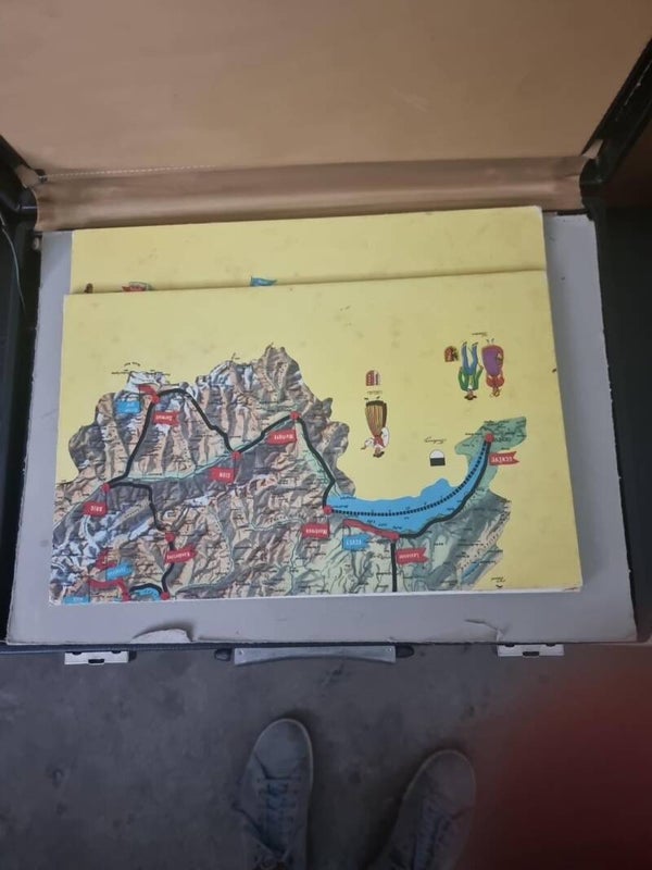 älteren Schweizer Spielekoffer / einer Spielesammlung