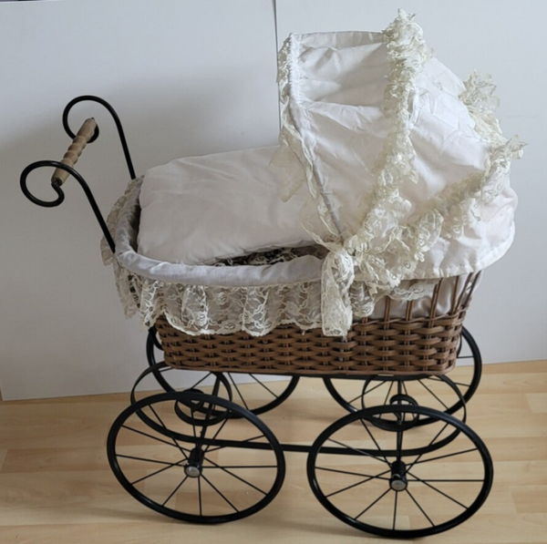Antiker Puppenwagen