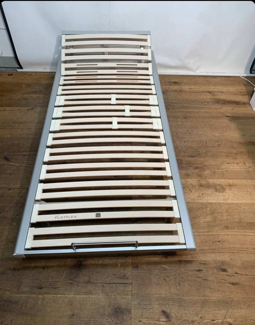Einzelbett 90x200 mit Lattenrost verstellbar – Flatflex