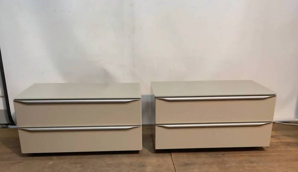 2 moderne Nachttische / Kommoden – beige / Hochglanz – sehr guter Zustand