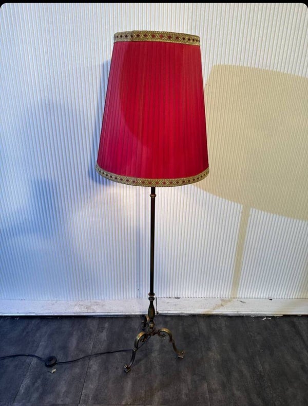 Vintage Stehlampe mit rotem Plisseeschirm