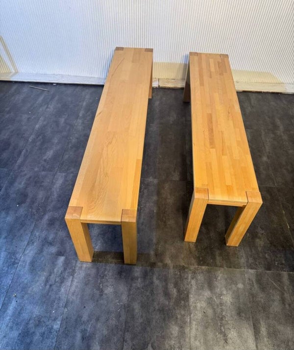Massibe Holzbänke mir Sitzauflage