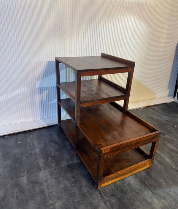 Massives Holzregal