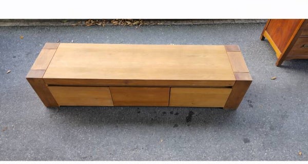 Massives Eichenholz Lowboard / TV-Möbel mit Glaseinlagen