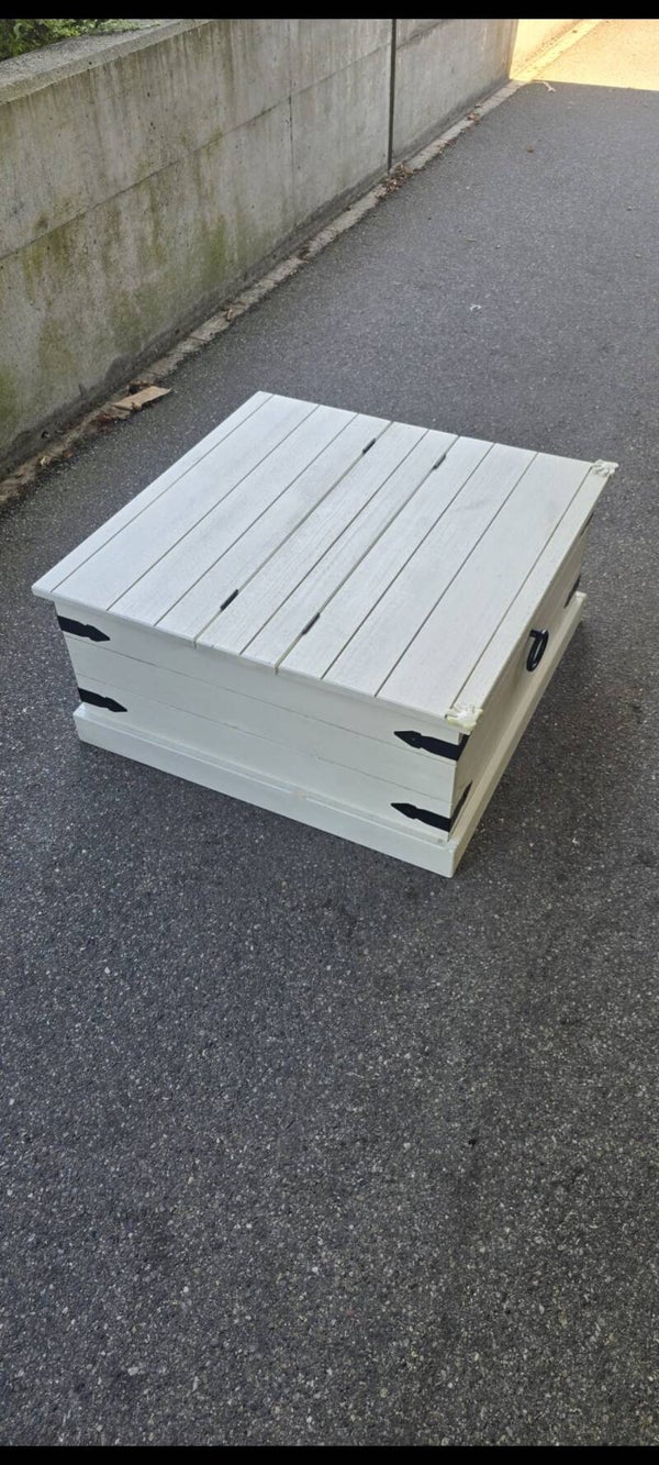 Weisse Holztruhe / Aufbewahrungstruhe Landhausstil mit Klappdeckel