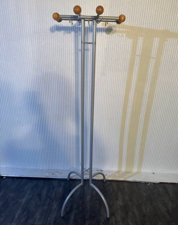 Garderobenständer / Kleiderständer Metall mit Holzkugeln – Vintage