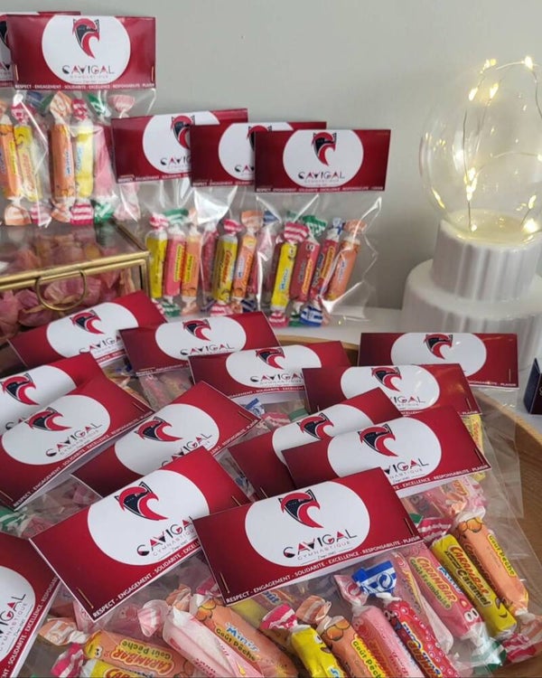 Sachet en plastique (8×9cm) GARNIS de bonbons tendres, avec en-tête personnalisé