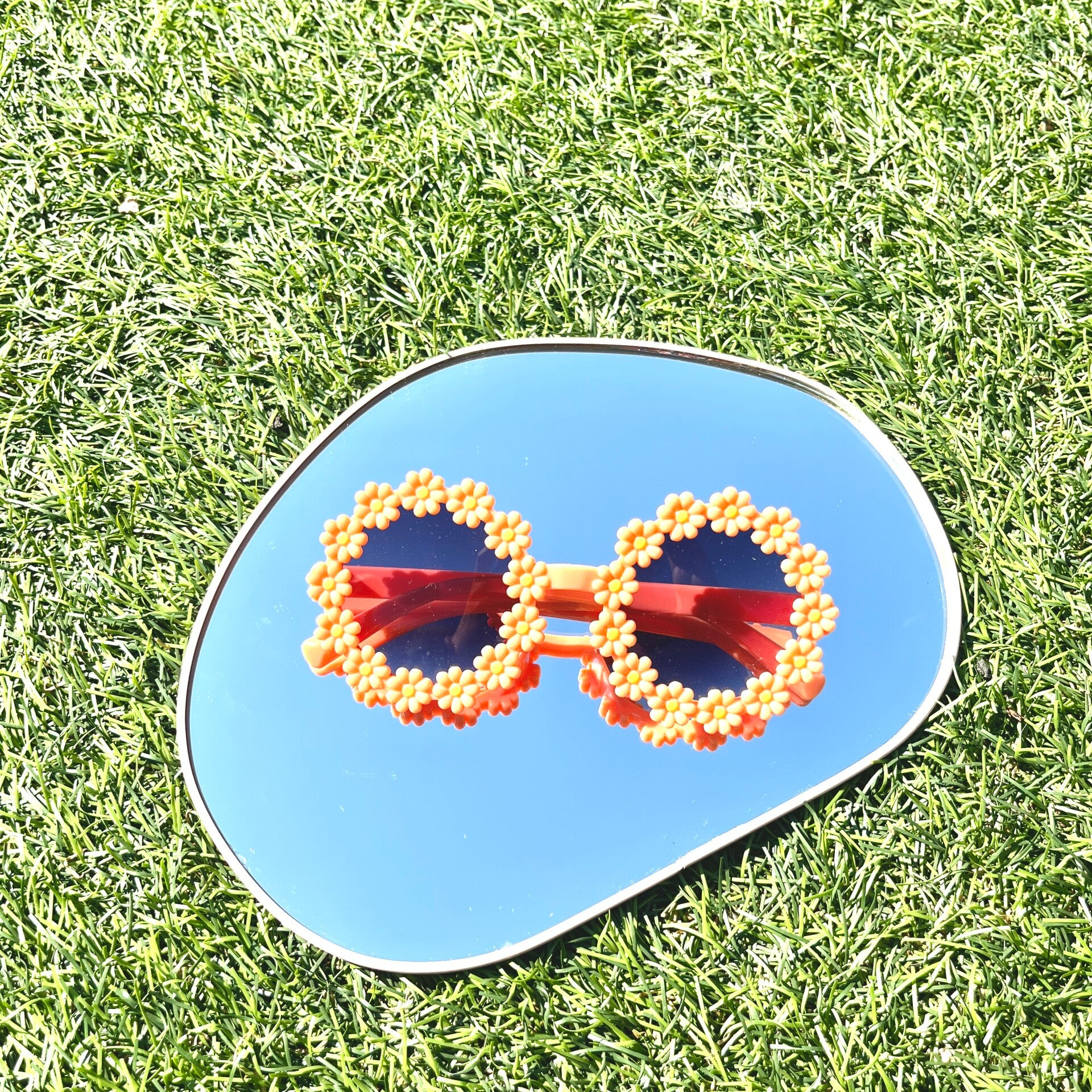 Madelief zonnebril zalmroze