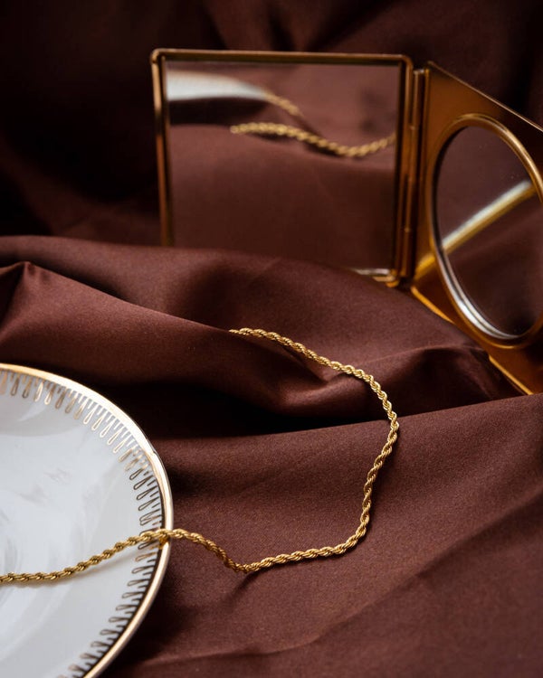 The Twisted necklace