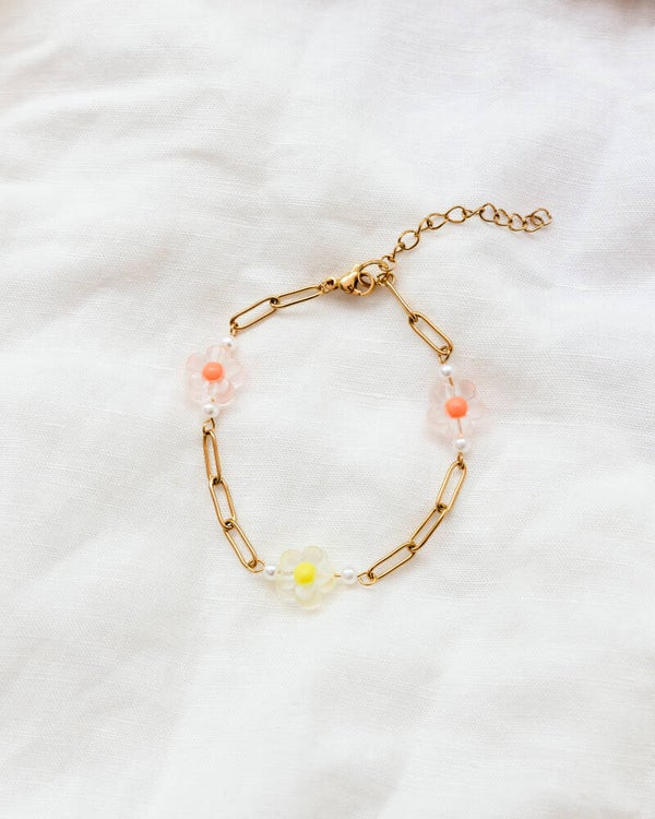 The Daisy chain bracelet