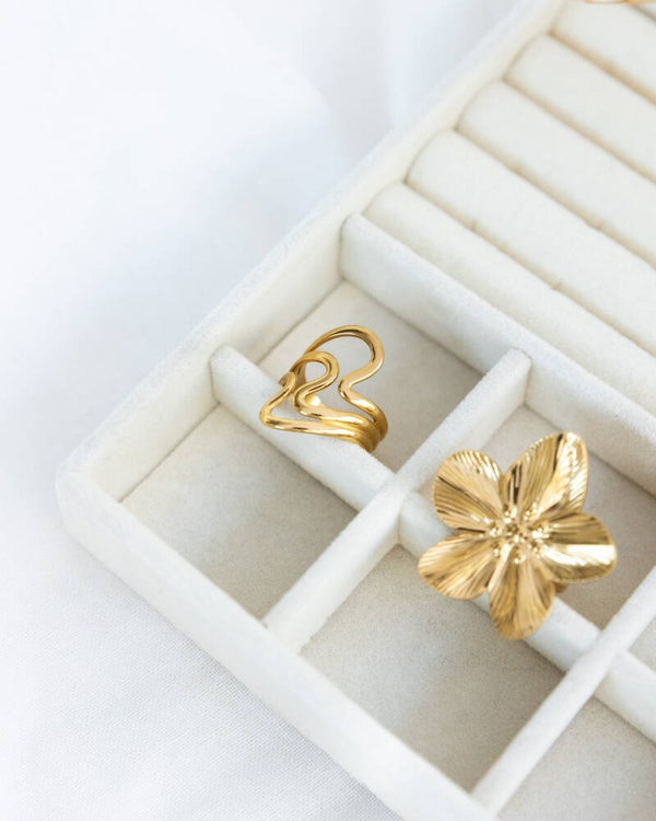 The Golden waves ring