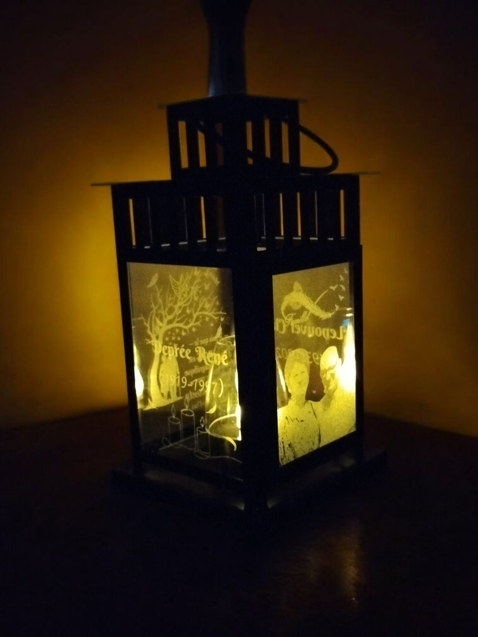 Lanterne commémorative personnalisée – Gravure photo sur verre – Hommage lumineux
