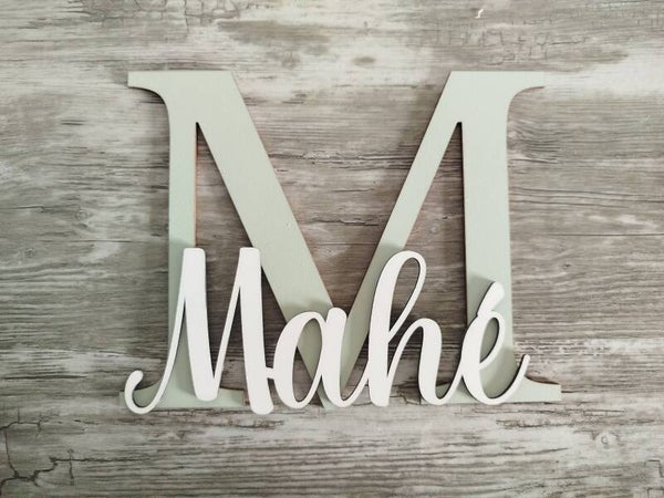 Prénom en bois découpé sur lettre initiale – Décoration personnalisée