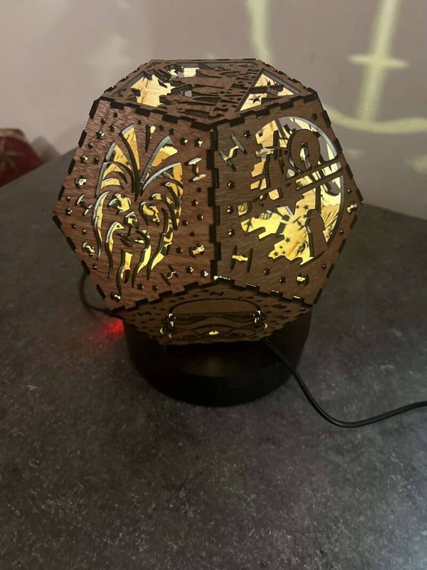 ✨Lampe photophore Star Wars. Décoration lumineuse en bois avec motifs de l'univers galactique.✨