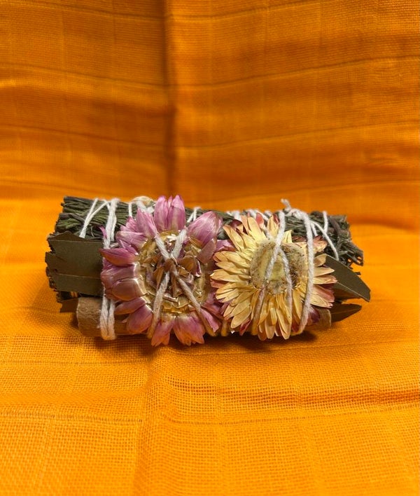 Rosemary, Cinnamon Bark & Cinnamon Leaf Floral Smudge Stick 10cm