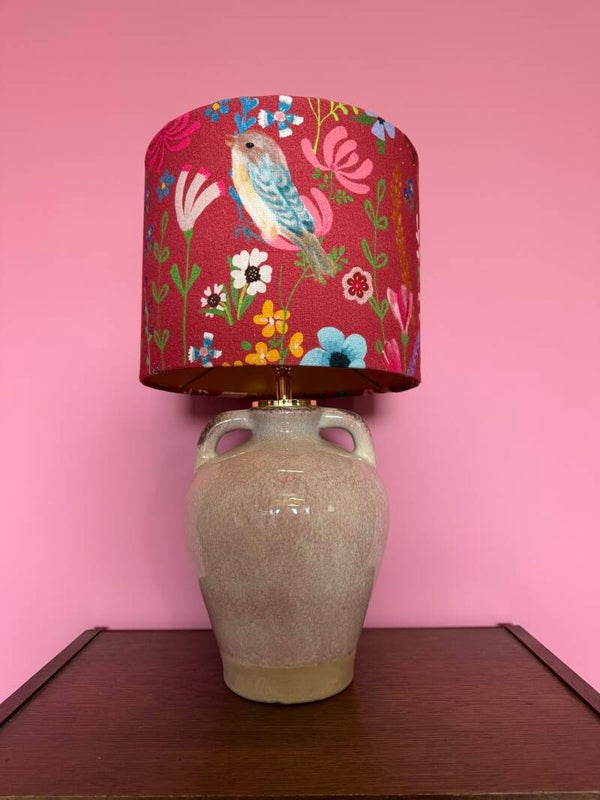 Roze lamp met vogel lampenkap
