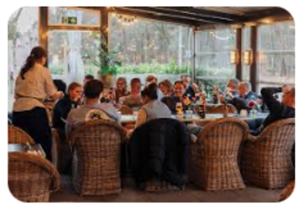 opening treffen maandagavond met een hapje en drankje
