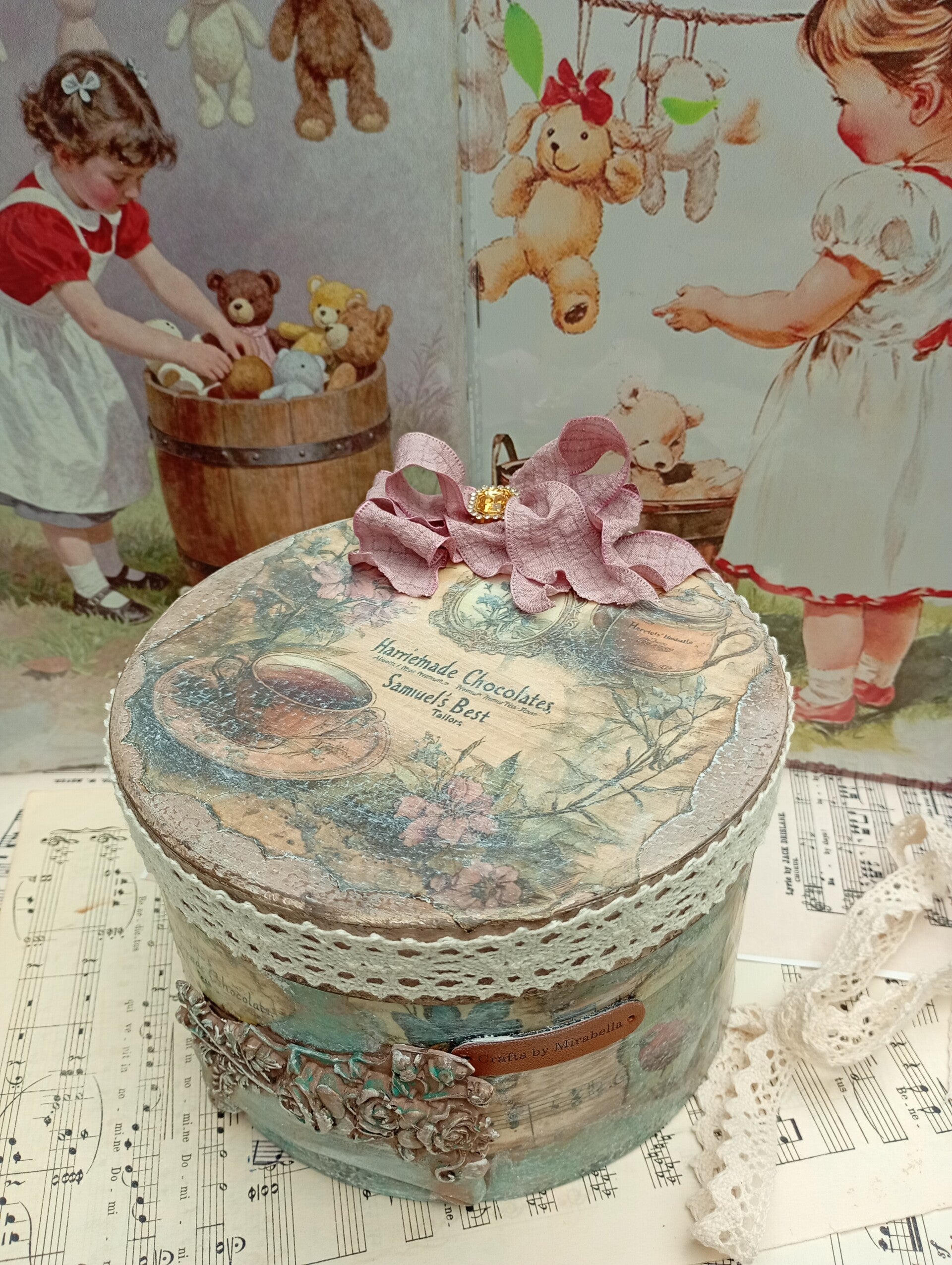 Ronde doos met vintage print