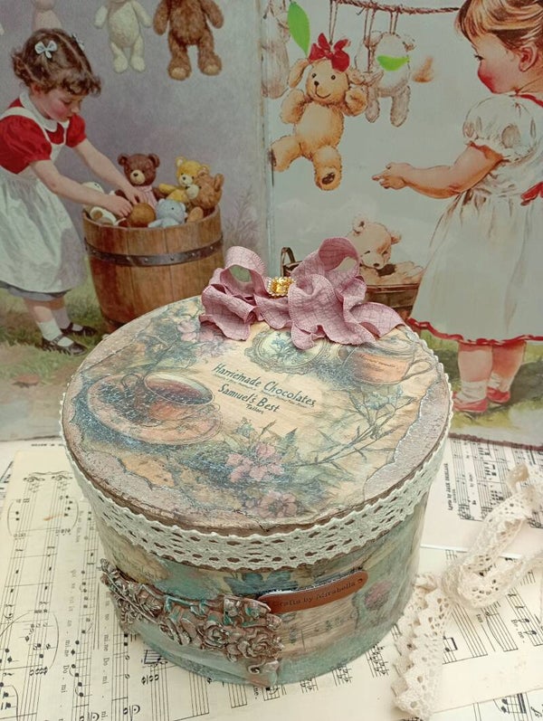 Ronde doos met vintage print