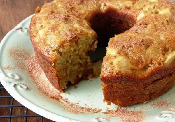 Apple and cinnamon cake