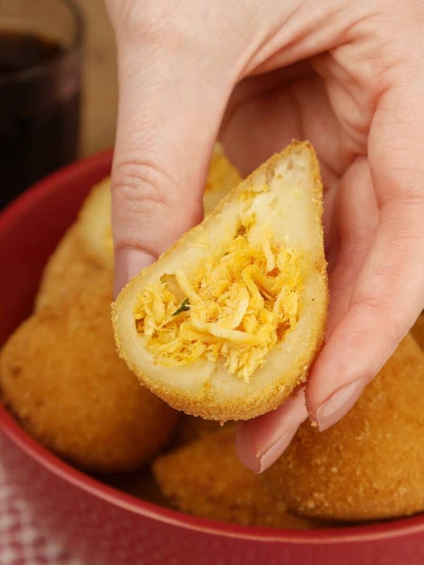 Coxinha de frango (chicken rissole)
