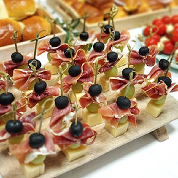 Skewer with Prosciutto and grapes