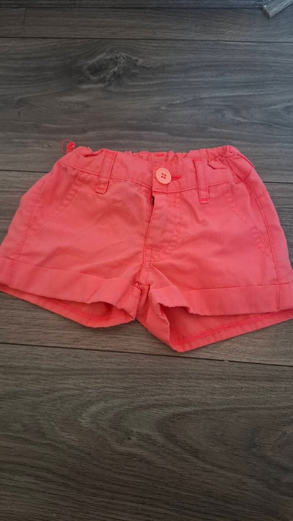 Tweedehands meiden korte broek maat 86