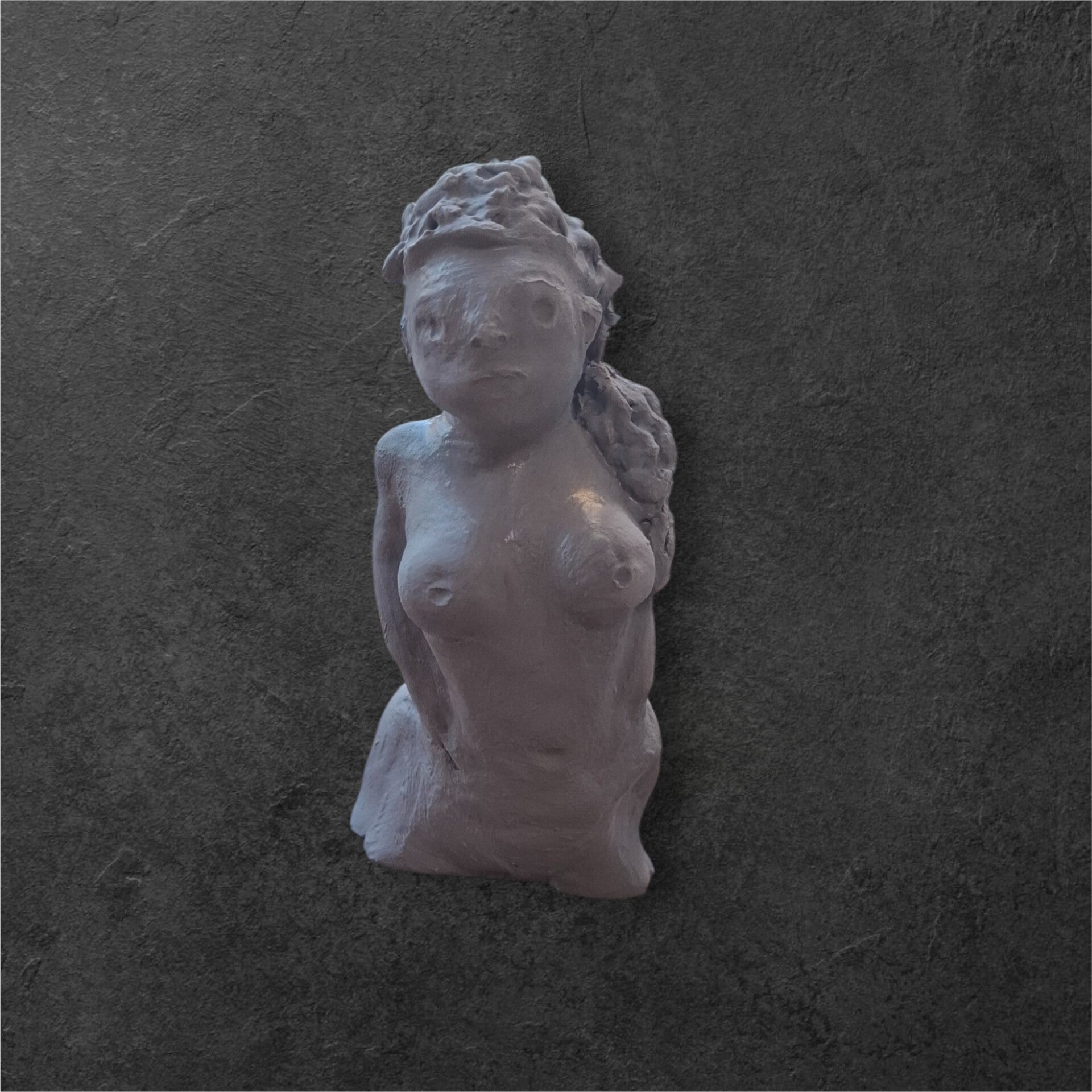 Handmade beeldje van Klei naakte vrouw